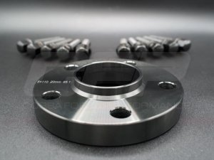 Alfa Romeo Giulia Wheel Spacers - CFP - 20mm - Black - set of 2 w/ extended bolts